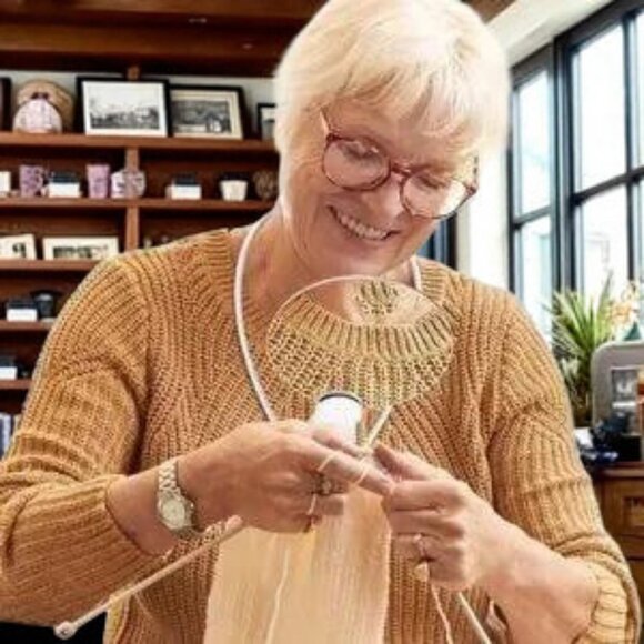 Hands Free Necklace Magnifier Glass for Reading 3X - Picture 1 of 8